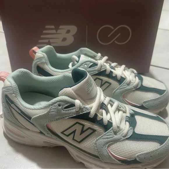 New Balance & CALIA Women's
530 Sneakers - Picture 4 of 7